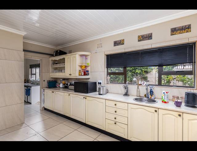 3 BEDROOM FREESTANDING FOR SALE IN PANORAMA
